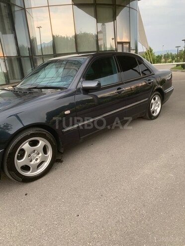 Mercedes E 320-3