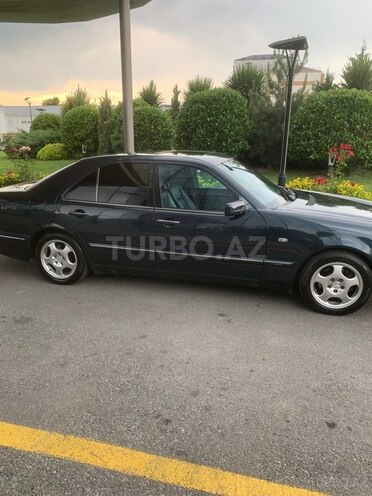 Mercedes E 320-5