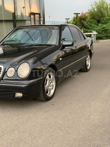 Mercedes E 320-2