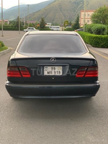 Mercedes E 320-7