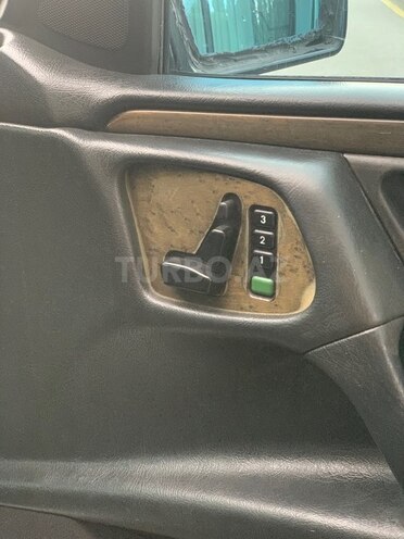 Mercedes E 320-10