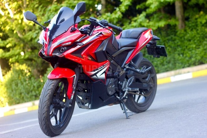 Bajaj Pulsar RS 200-1