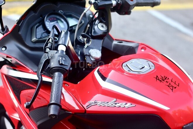 Bajaj Pulsar RS 200-6