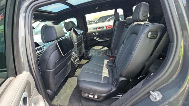 BMW X7-10
