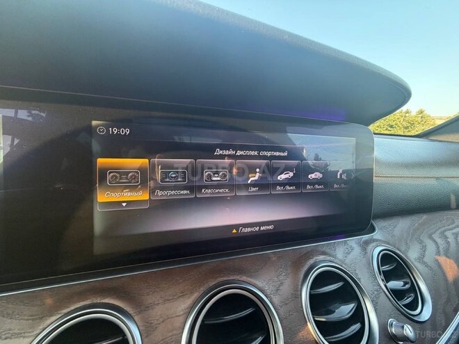 Mercedes E 200-11