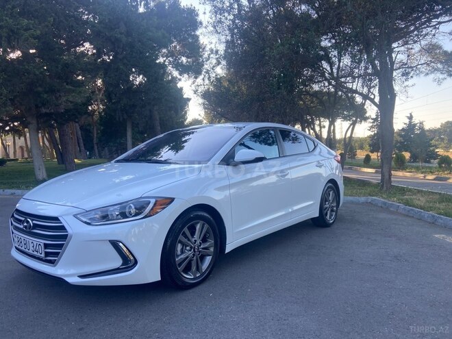 Hyundai Elantra-4