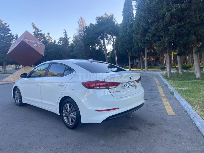 Hyundai Elantra-6