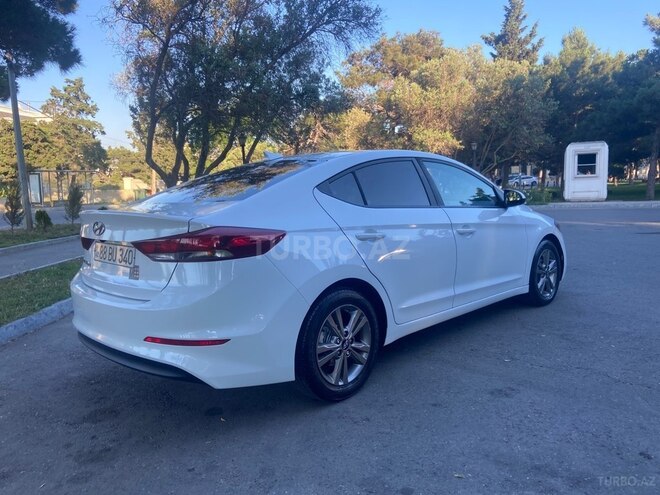 Hyundai Elantra-7
