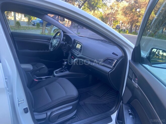 Hyundai Elantra-9