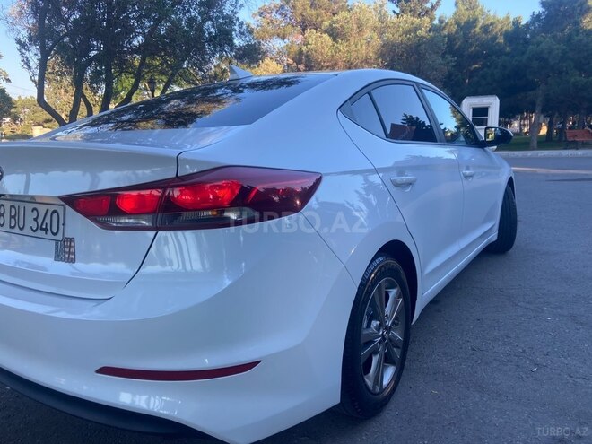 Hyundai Elantra-16