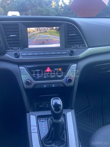 Hyundai Elantra-18