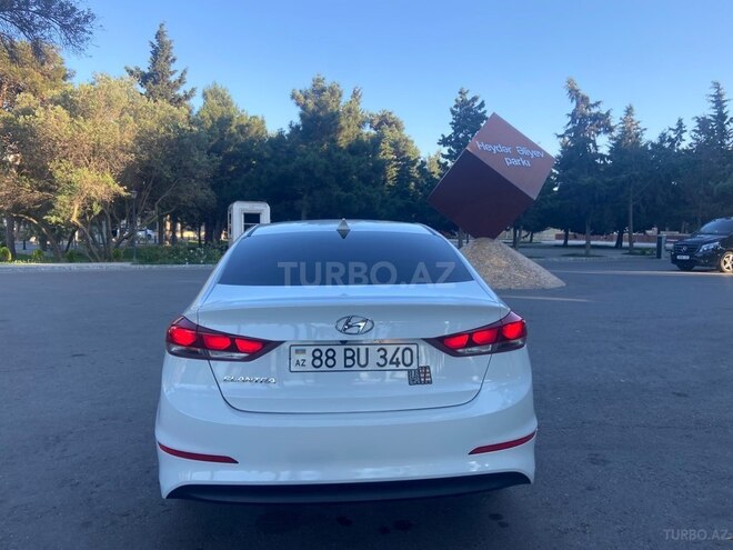 Hyundai Elantra-19