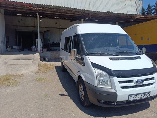 Ford Transit-4