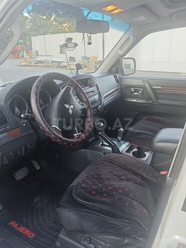 Mitsubishi Pajero-6