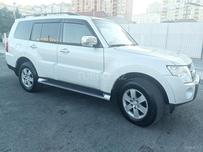Mitsubishi Pajero-3