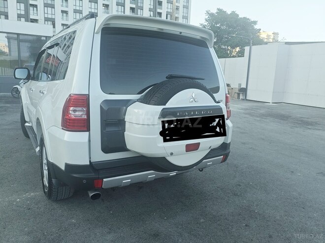 Mitsubishi Pajero-4