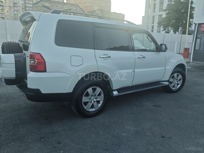Mitsubishi Pajero-7