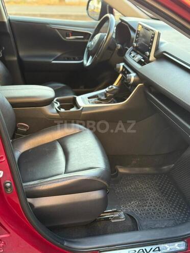 Toyota RAV4-8