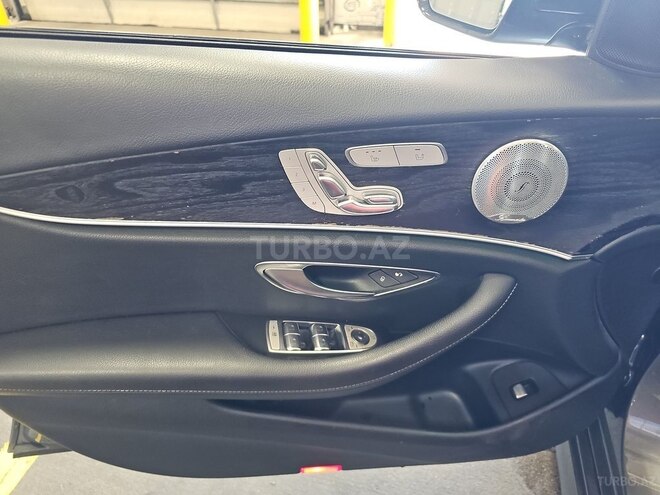 Mercedes E 300 4MATIC-12