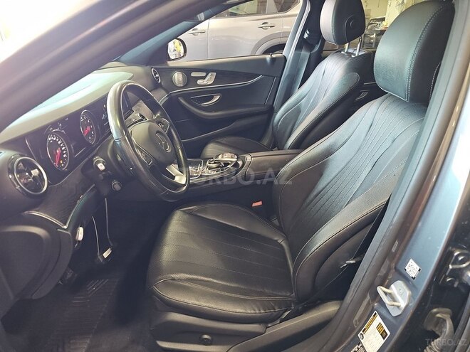 Mercedes E 300 4MATIC-9