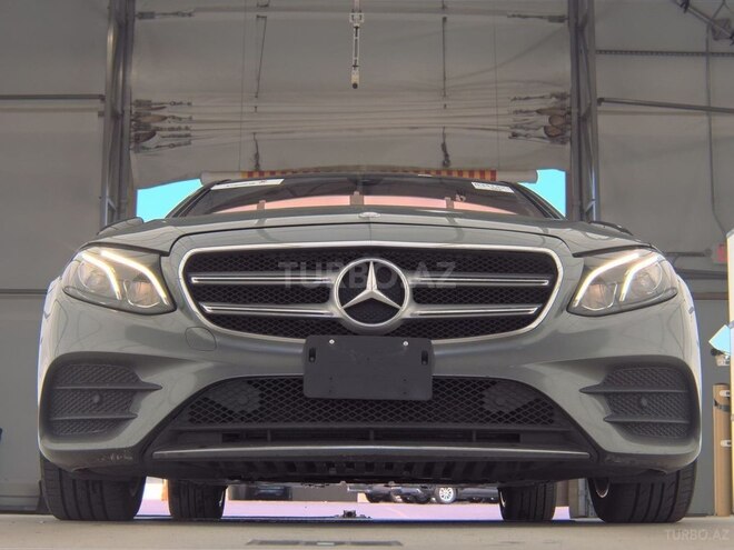 Mercedes E 300 4MATIC-7