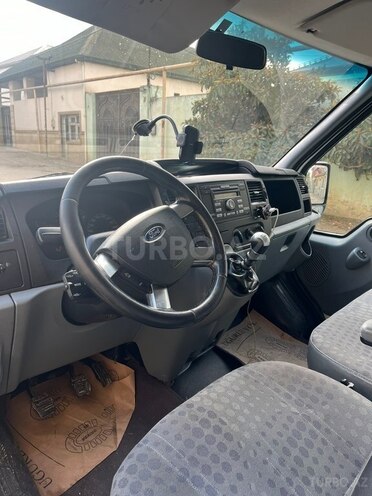 Ford Transit-8
