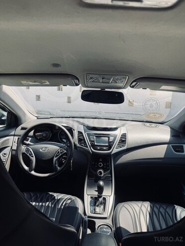 Hyundai Elantra-4