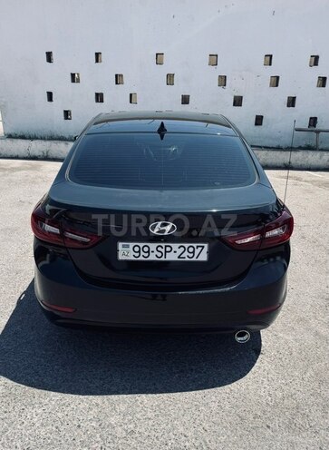 Hyundai Elantra-2