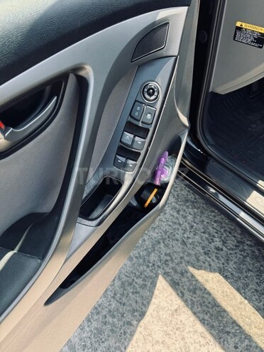 Hyundai Elantra-7