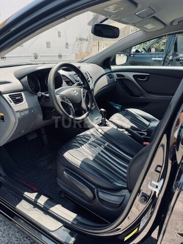 Hyundai Elantra-6