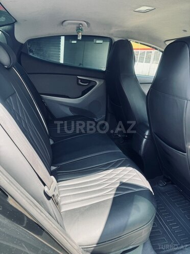 Hyundai Elantra-8