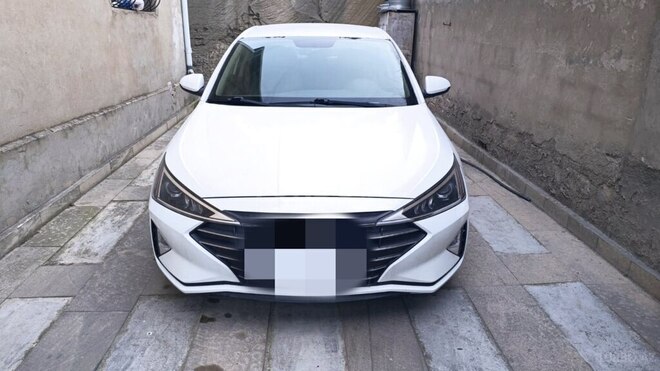 Hyundai Elantra-1