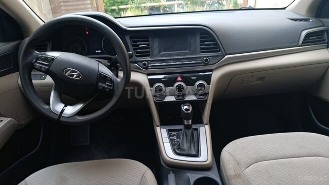 Hyundai Elantra-8