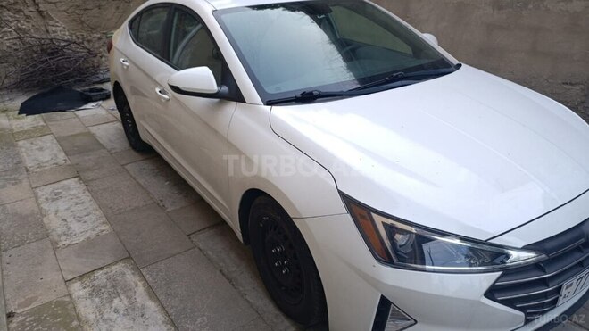 Hyundai Elantra-11