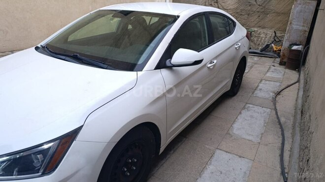 Hyundai Elantra-12