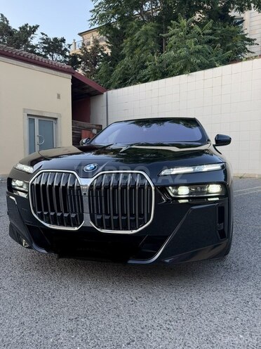 BMW i7-1