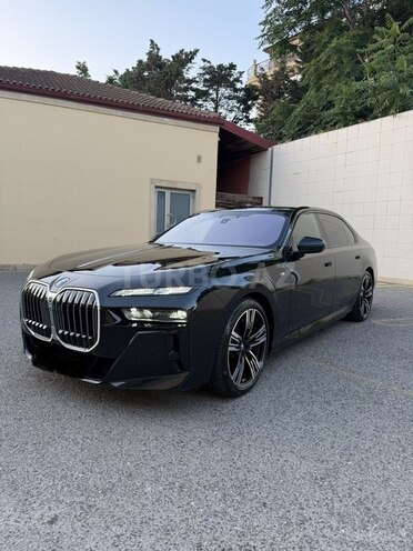 BMW i7-2