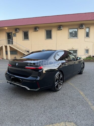 BMW i7-5