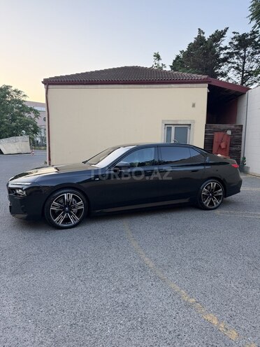 BMW i7-3