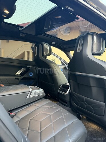 BMW i7-8