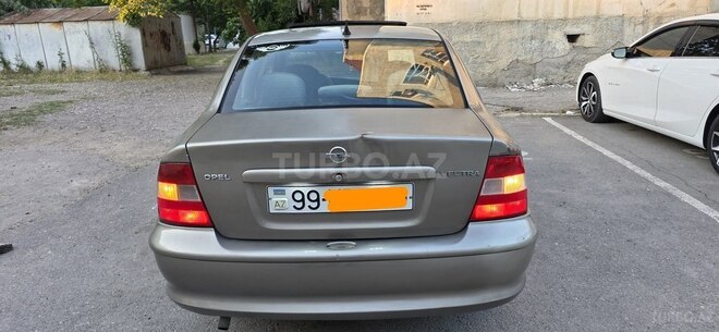 Opel Vectra-21