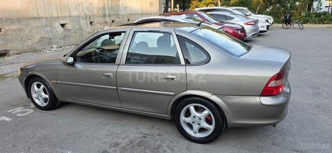 Opel Vectra-4