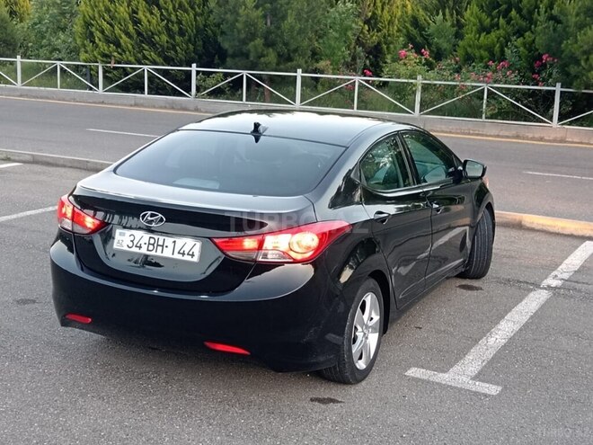 Hyundai Elantra-5