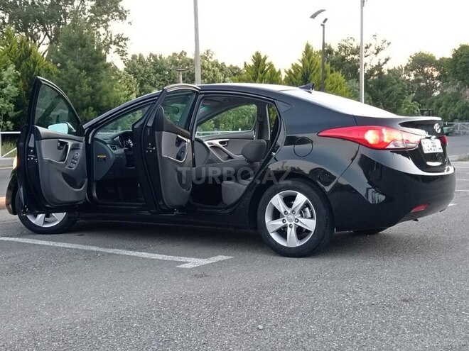 Hyundai Elantra-7