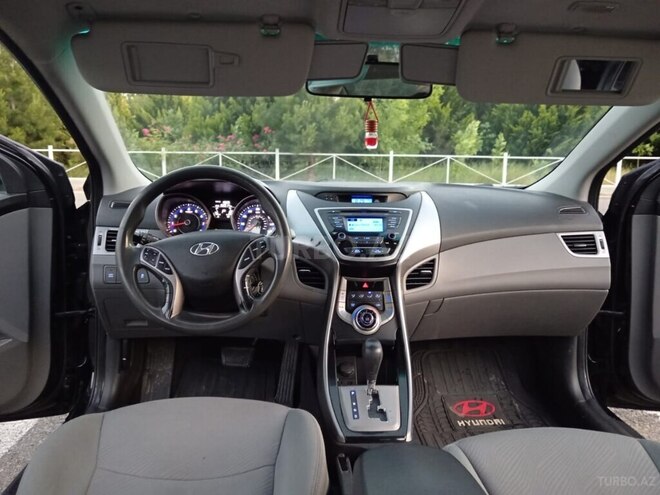 Hyundai Elantra-10