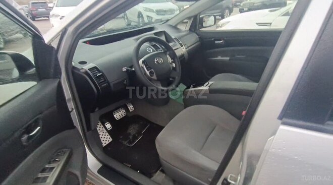 Toyota Prius-8