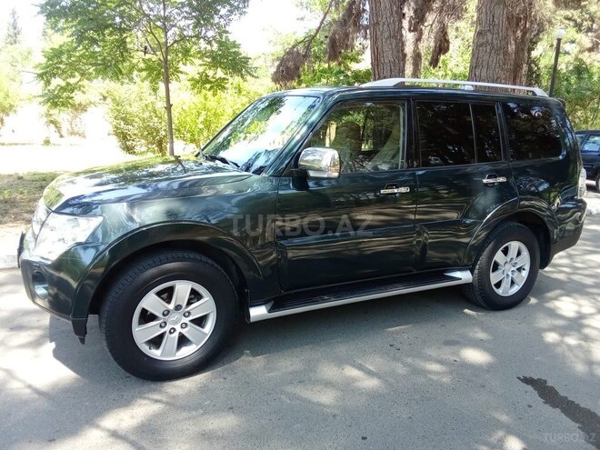 Mitsubishi Pajero-4