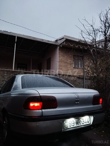 Opel Omega-4