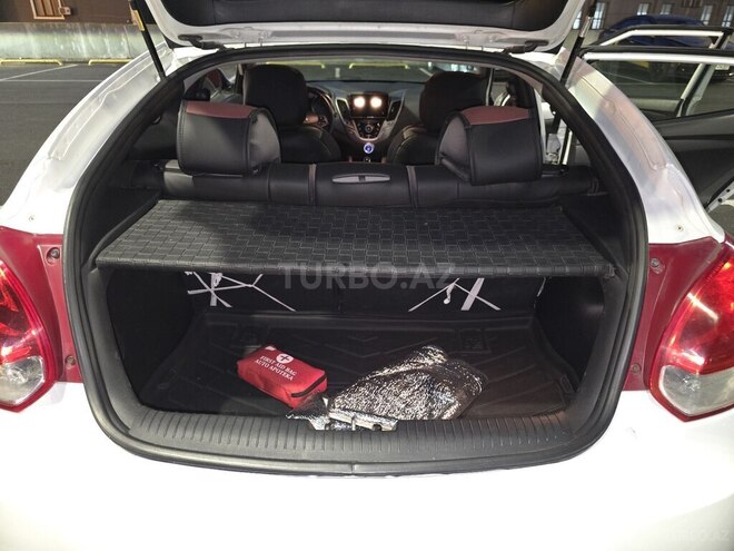 Hyundai Veloster-7