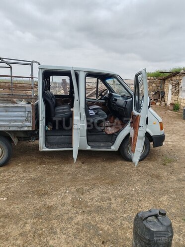 Ford Transit-4